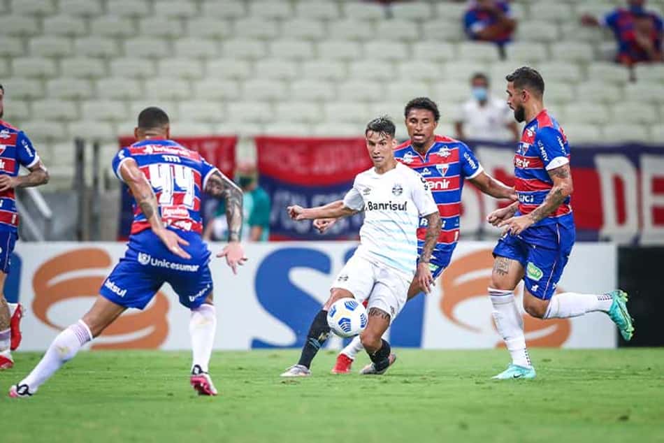 Sem reagir, Grêmio conta com tropeços alheios para situação no Z4 não piorar