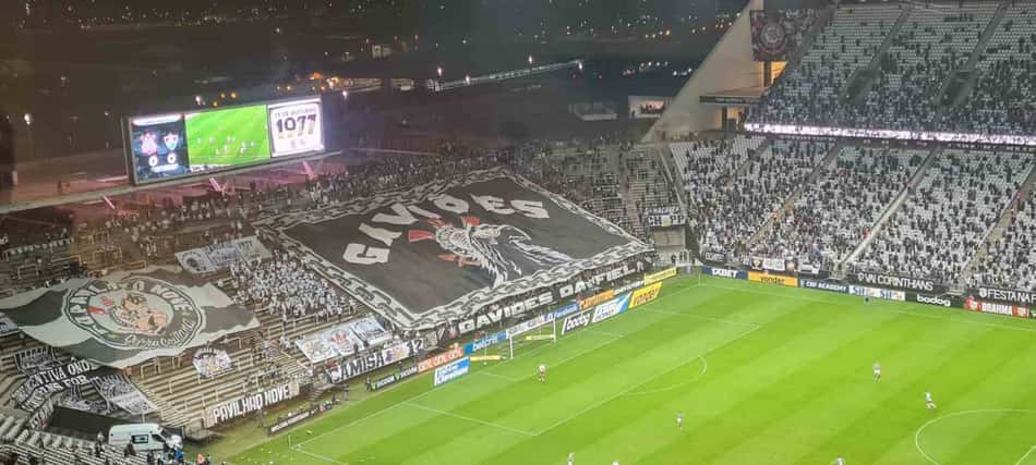 De 'preocupação' a alegria: a noite da torcida do Corinthians na Neo Química Arena