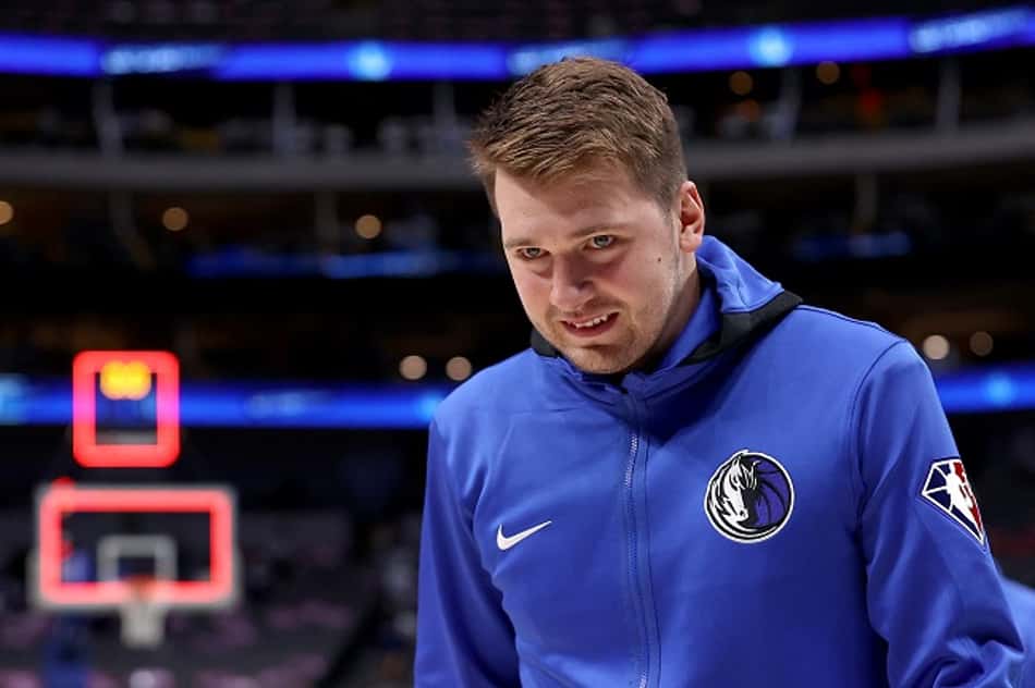 Doncic sofre lesões no joelho e tornozelo; retorno é indefinido