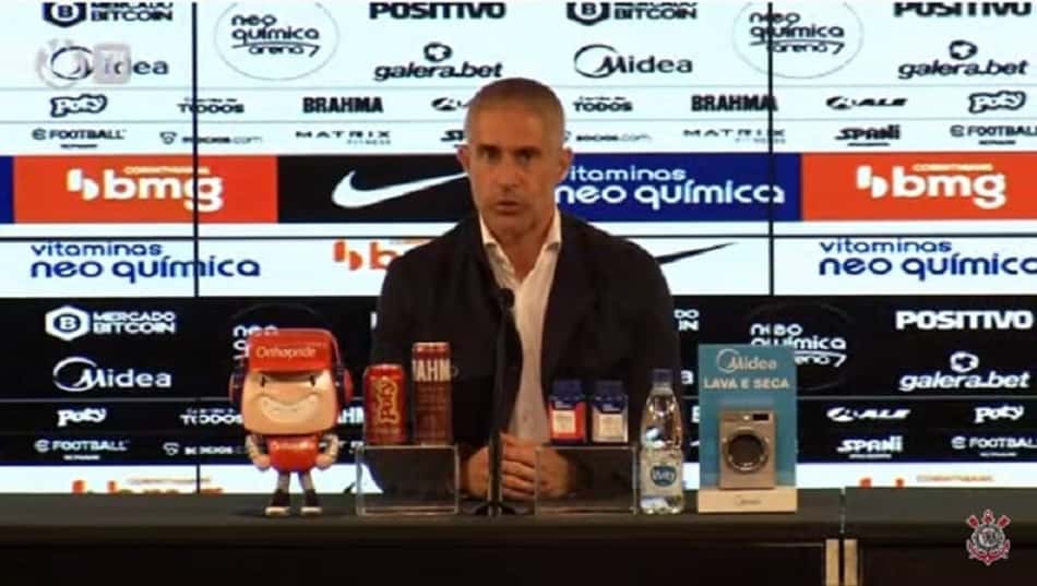 Após lesão de Willian, Sylvinho prega cuidado com os reforços do Corinthians: 'Eles não são máquinas'