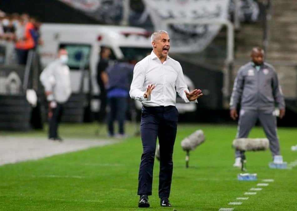 Sylvinho admite Corinthians com pouca inspiração, mas exalta peso de vitória sobre Flu: 'Muito importante'