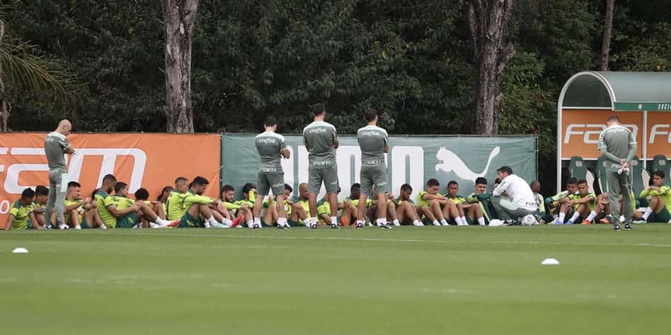 Reunião entre Abel e elenco do Palmeiras teve pedido por união e tom motivacional