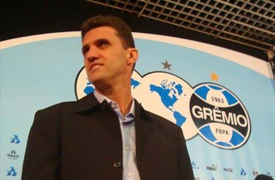 Na primeira passagem pelo Grêmio como treinador, Mancini foi demitido mesmo invicto