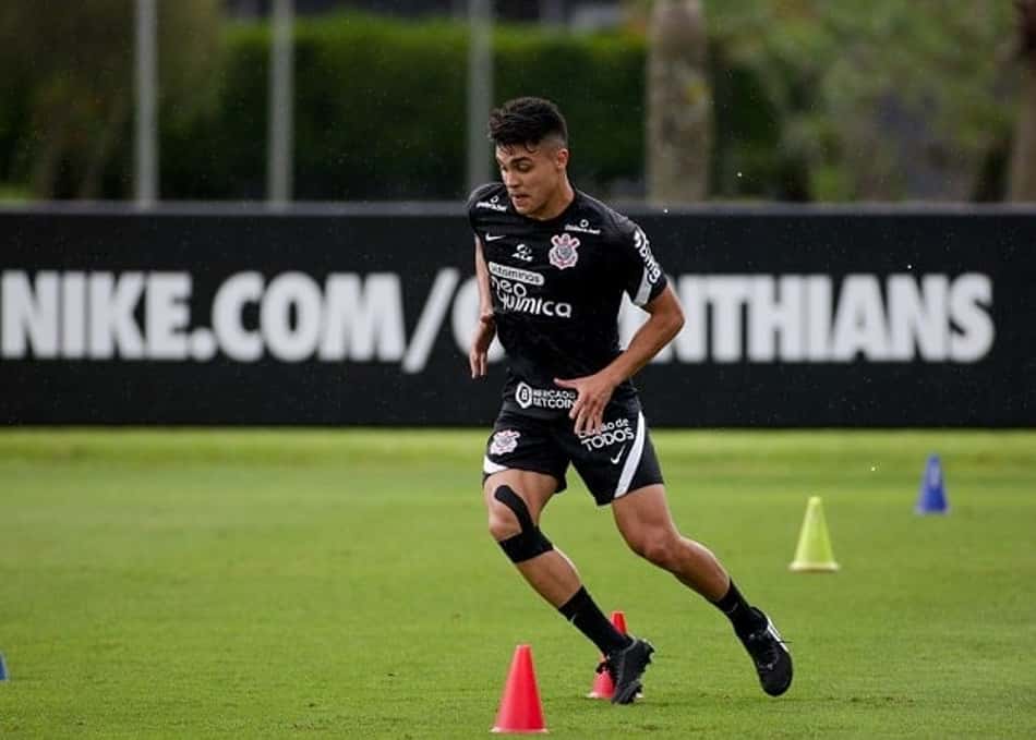 Renato Augusto e Giuliano são poupados de treino para clássico; em recuperação, Roni trabalha com bola