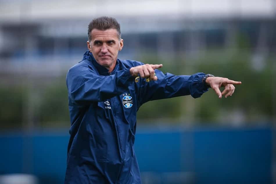 Mancini começa a esboçar o Grêmio para encarar o Atlético-GO