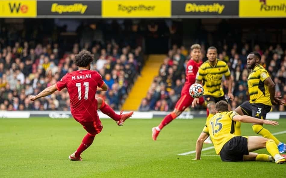Roberto Firmino marca três vezes, Salah faz mais um golaço e Liverpool goleia o Watford na Premier League