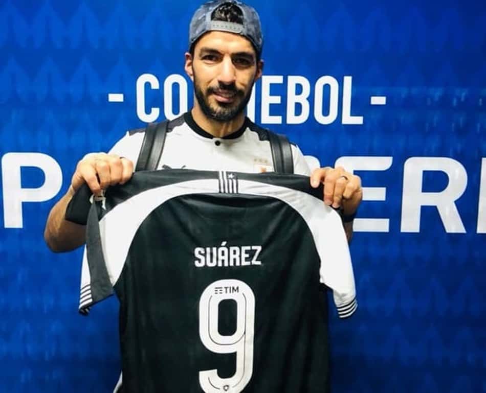 Botafogo sorteia camisa autografada por Luis Suárez, do Atlético de Madrid, para sócios