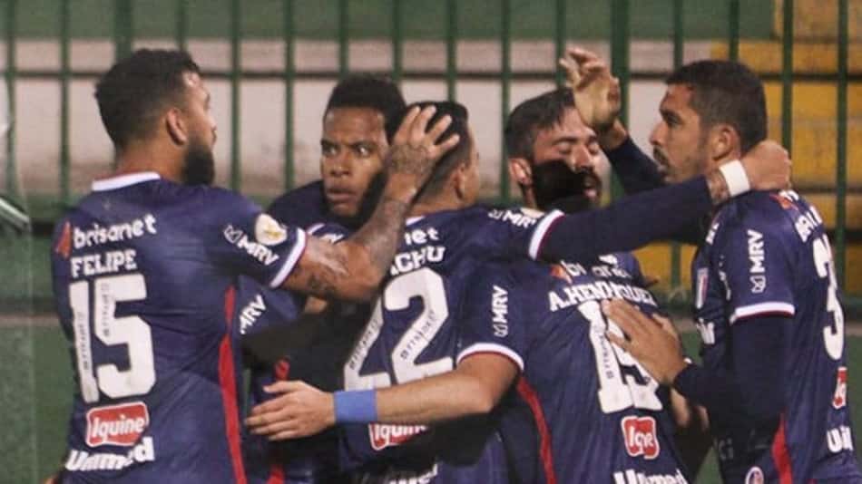 Em partida com três gols anulados pelo VAR, Fortaleza vence a Chapecoense na Arena Condá