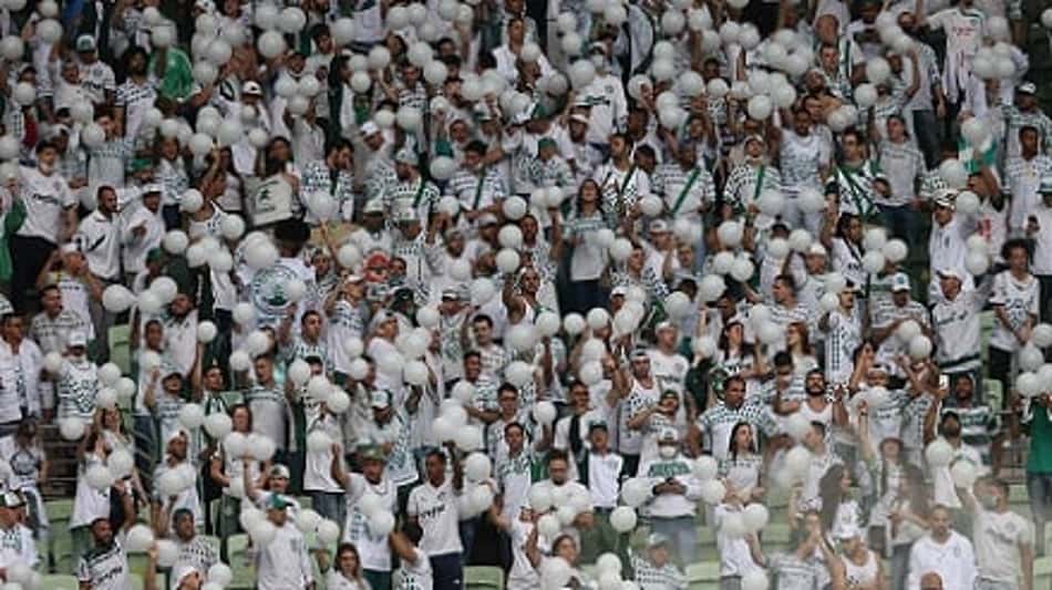 Vaias e cobranças: torcida do Palmeiras não perdoa má fase de Luiz Adriano e cobra atacante