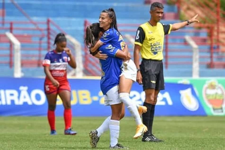 Equipe feminina do Cruzeiro cumpre compromisso, faz 9 a 0 no Funorte e aguarda posição da diretoria