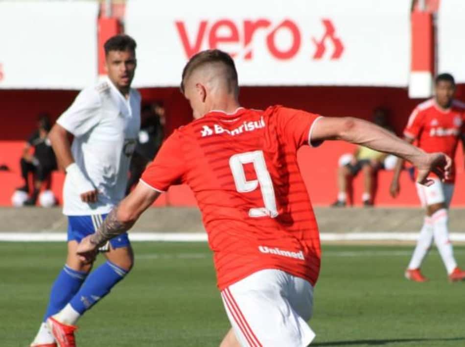 Atacante Nicolas vive ótima fase e projeta duelo contra o Palmeiras pelo Brasileiro sub-20