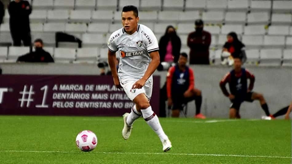 Marlon celebra chance como titular no Fluminense após cinco meses e diz: 'Muito a evoluir'