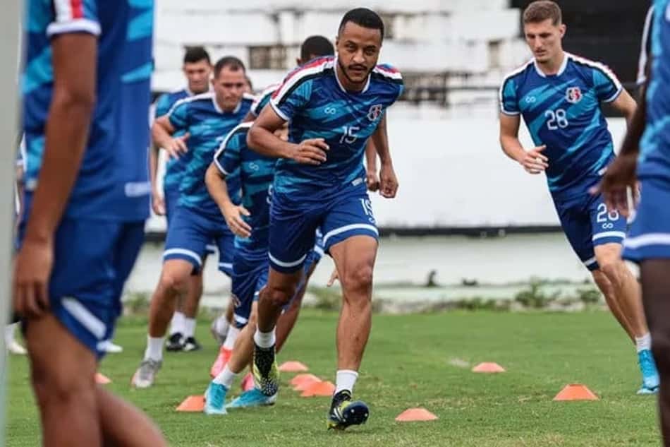Zagueiro do Santa Cruz projeta início da pré-Copa do Nordeste e quer virar a chave: 'Almejar o sucesso'
