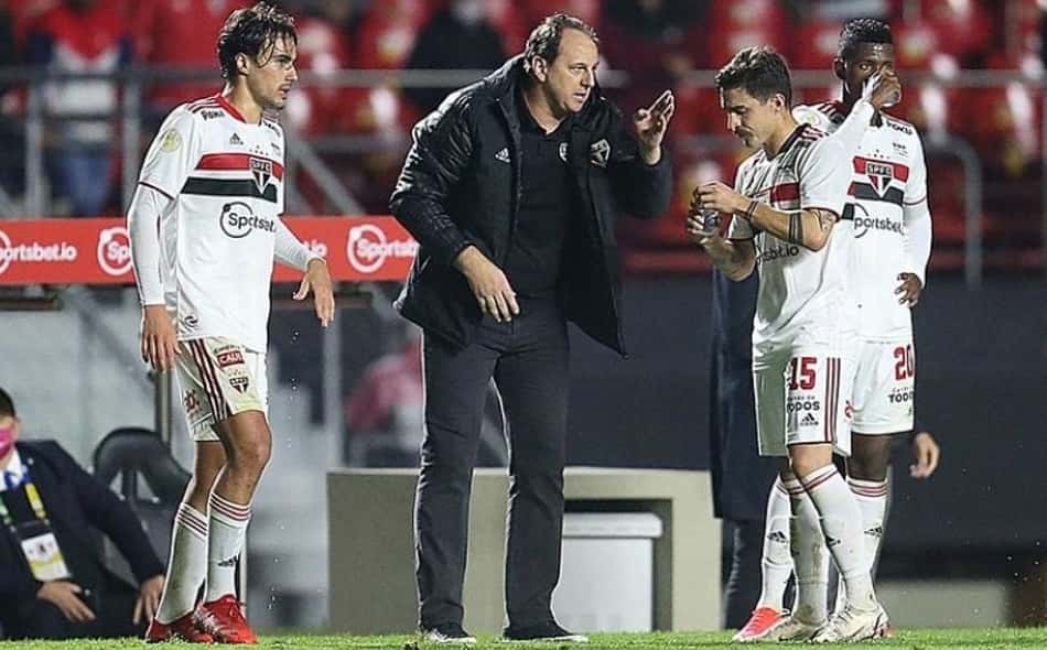 Formação, meio de campo e ânimo: o que mudou no São Paulo com a chegada de Rogério Ceni?