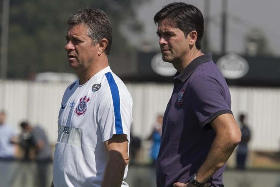 Trio da comissão técnica de Fábio Carille cobra R$ 1,2 milhão do Corinthians na Justiça