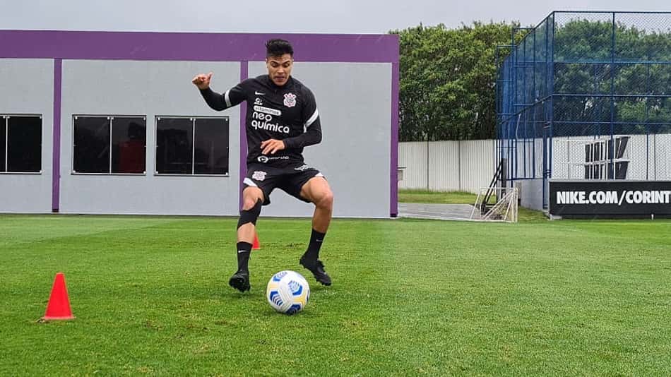 Roni inicia transição, e Corinthians se reapresenta após derrota em clássico