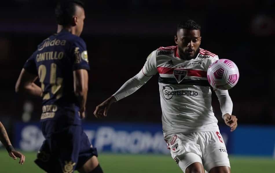 Reinaldo ganha nova sequência como titular do São Paulo; veja números dele na temporada