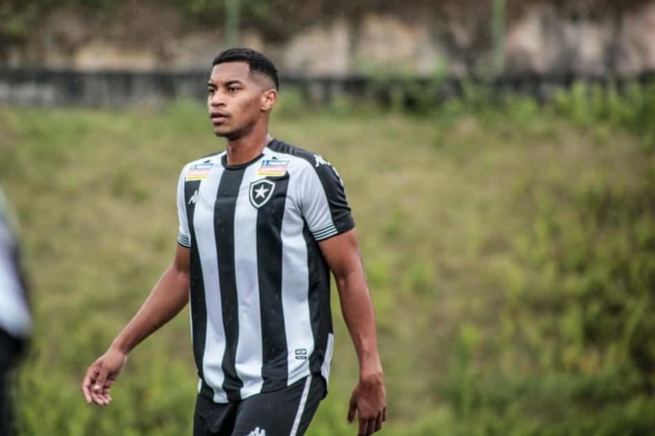 Zagueiro Carlos Araújo confia no Botafogo para avançar à semifinal do Campeonato Brasileiro Sub-20