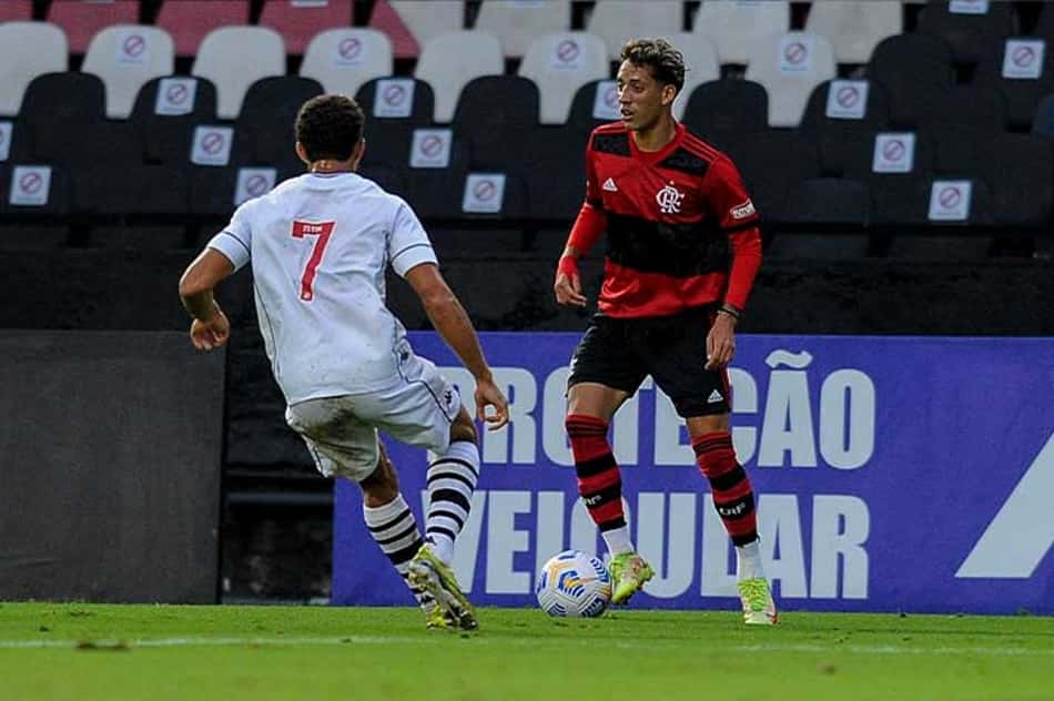 Vasco vence o Flamengo e larga na frente por uma vaga na semifinal do Brasileirão Sub-20