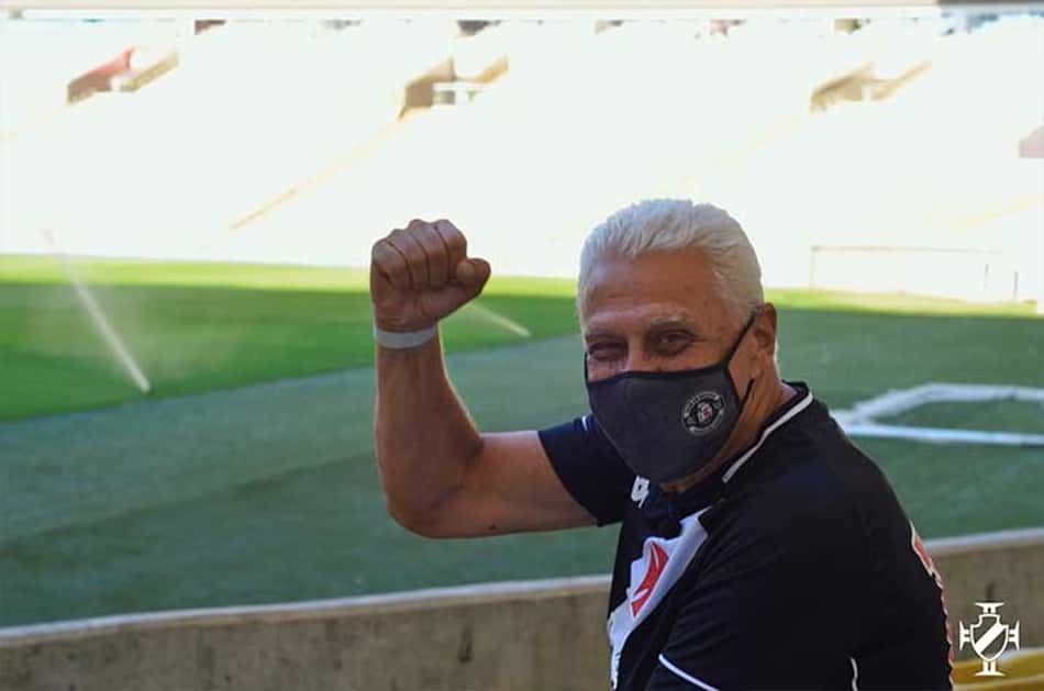Dinamite agradece engajamento da torcida do Vasco para a confecção de sua estátua: 'Emocionado e feliz'