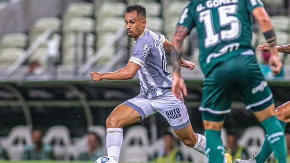 Tiago Nunes lamenta a falta de efetividade do Ceará