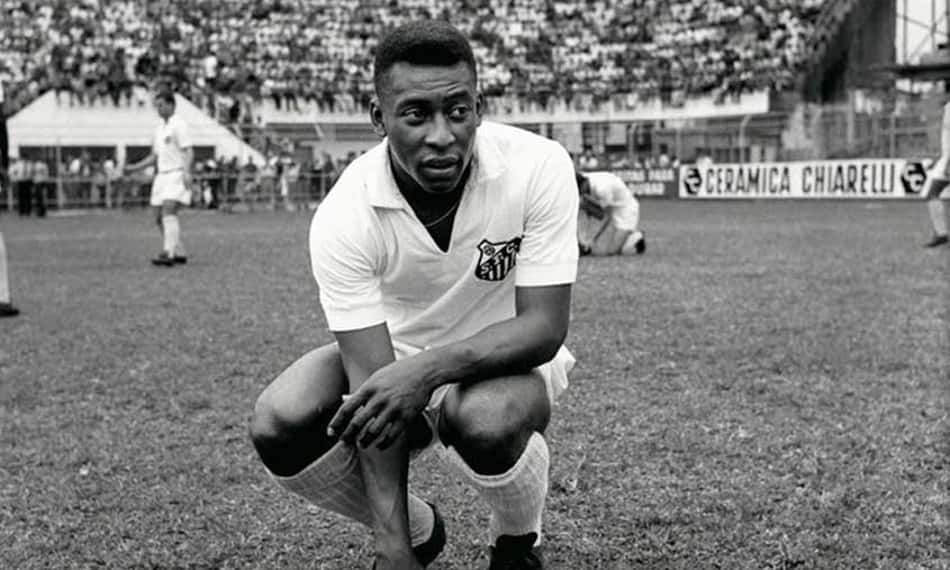 Empresa promove leilão solidário para celebrar aniversário de Pelé