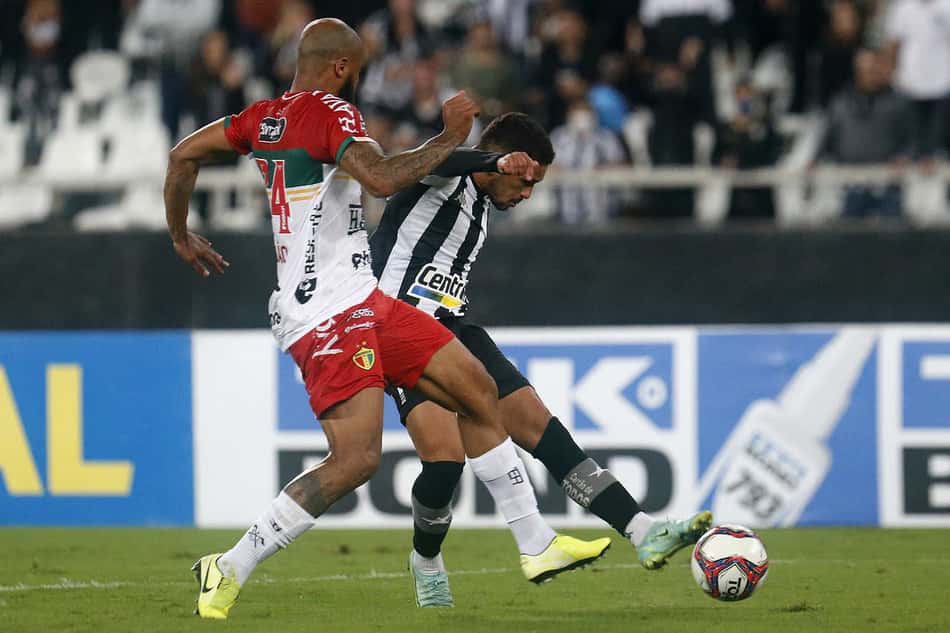 Autor do terceiro gol do Botafogo, Marco Antônio enaltece torcida: 'Incentivou do começo ao fim'