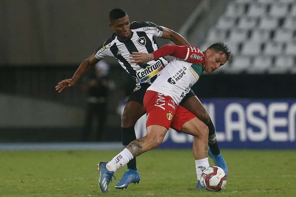 Botafogo: Carli e Kanu fazem artilheiro da Série B passar em branco e seguem com série positiva