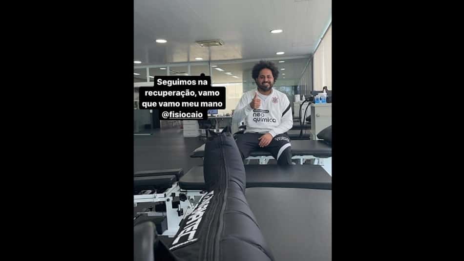 Uma semana depois da lesão, Willian compartilha tratamento no Corinthians: 'Vamos que vamos'