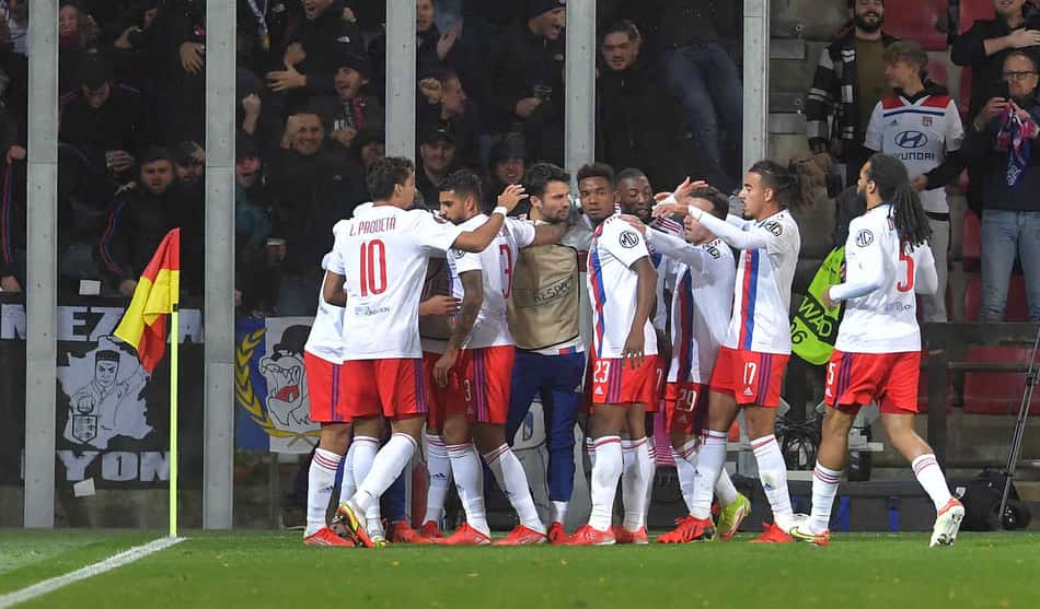 Lucas Paquetá sai do banco e muda a partida, marca o gol da virada, e Lyon vence o Sparta Praga na Liga Europa