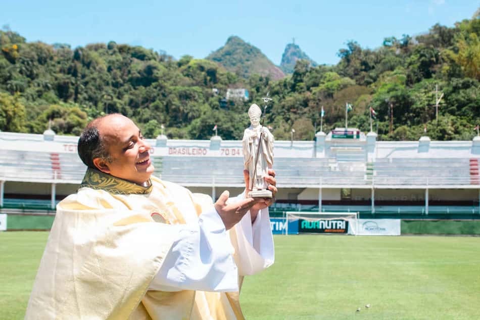 Missa para São João Paulo II, padroeiro do Fluminense, é celebrada em Laranjeiras
