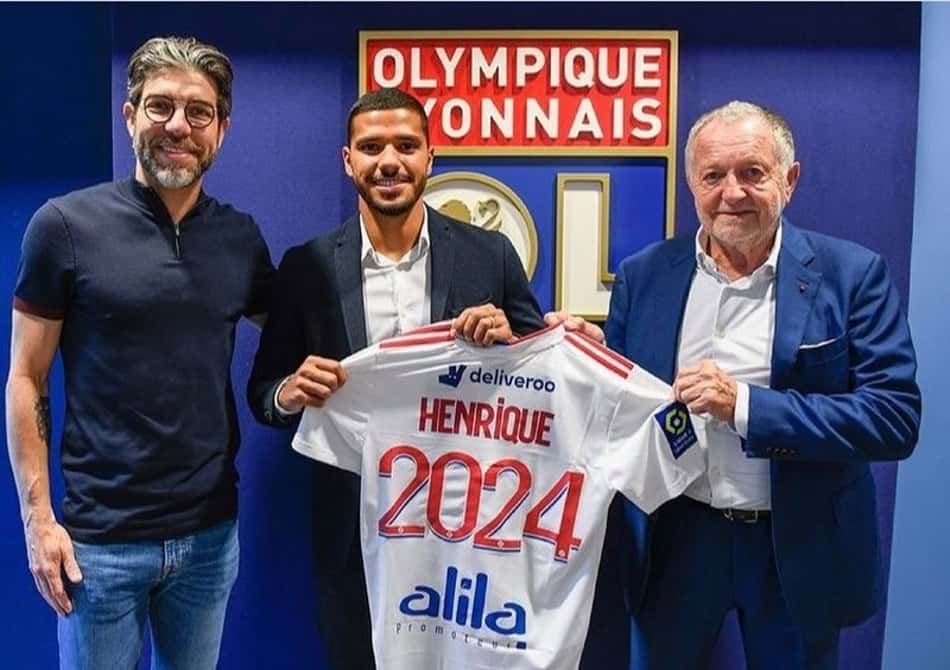 Henrique, ex-Vasco, é vítima de xenofobia por torcedores do Lyon: 'Volte para a favela do Brasil'