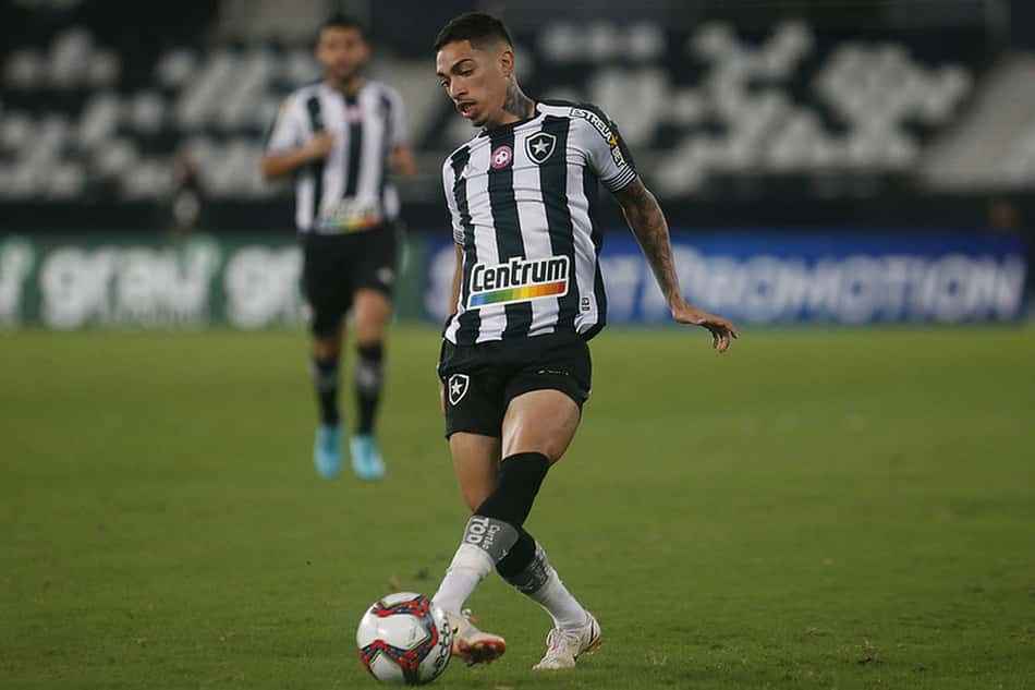 Hugo comemora recuperação de lesão no Botafogo: 'Não tem sensação melhor do que estar em campo'