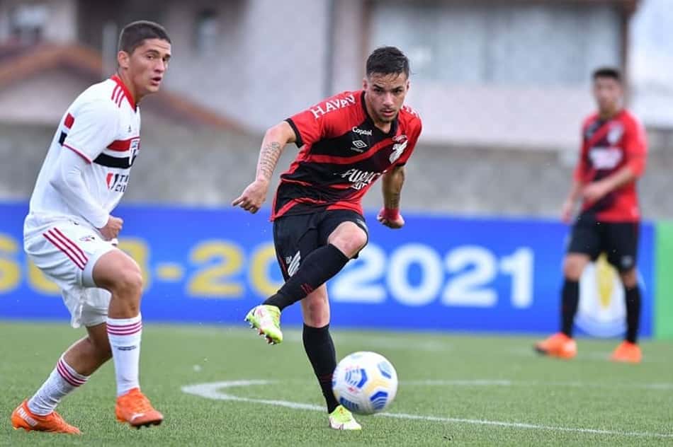 João Pedro projeta duelo decisivo pelo Brasileirão Sub-20 contra o São Paulo
