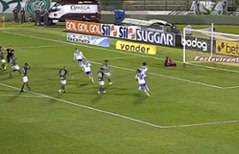 Em Campinas, Confiança aproveita vantagem numérica e arranca virada sobre o Guarani pela Série B