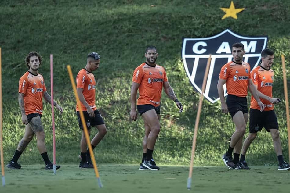 Hulk treina com a mão enfaixada, e Atlético-MG tem preocupações com pendurados diante do Cuiabá