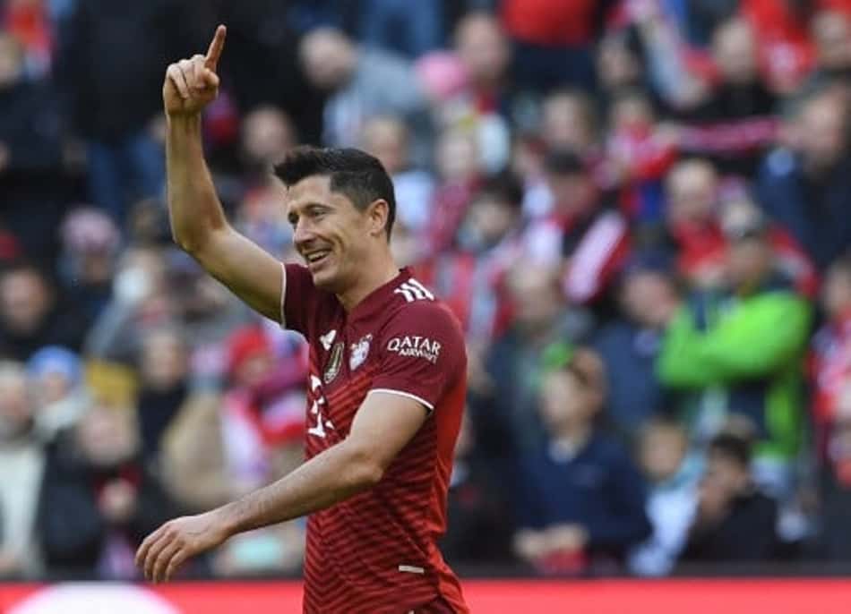 Bayern derrota Hoffenheim e segue na ponta da Bundesliga