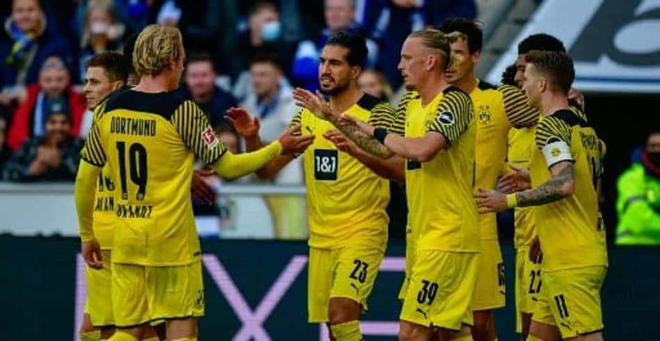 Dortmund vence o Arminia e segue na cola do Bayern de Munique