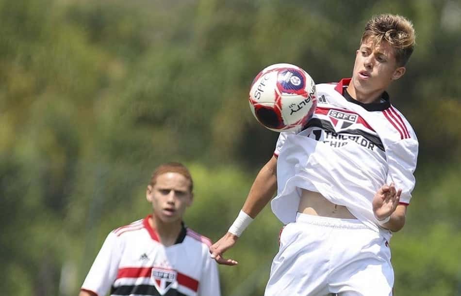 Sub-15 e Sub-17 do São Paulo se classificam em primeiro lugar de seus grupos no Campeonato Paulista