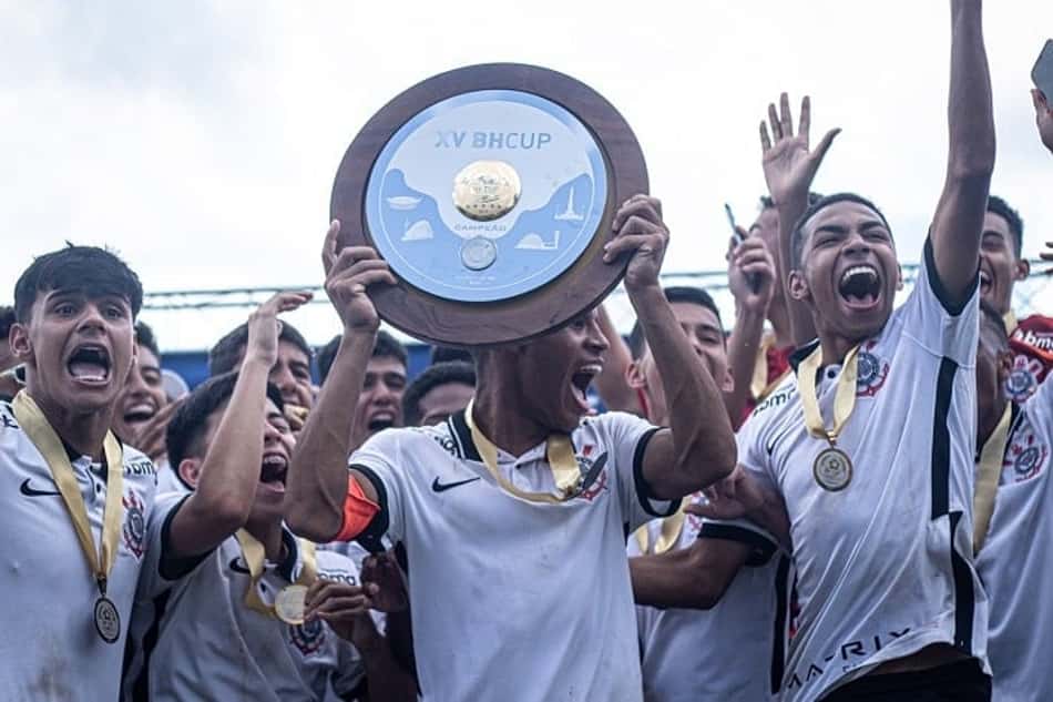 Corinthians vence nos pênaltis e conquista torneio sub-15 em BH