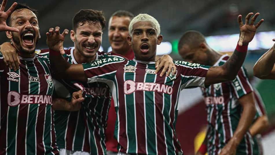 Carrasco! John Kennedy faz dois, Fluminense vai melhor e vence o Flamengo no Brasileirão