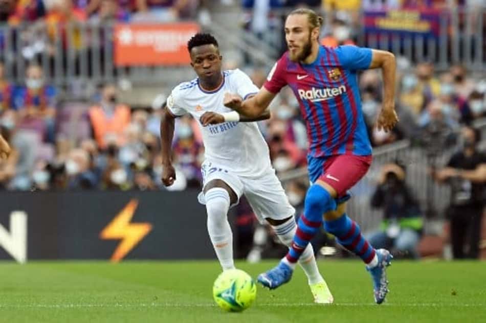 Zagueiro do Barcelona entra na mira de clube de Berlusconi