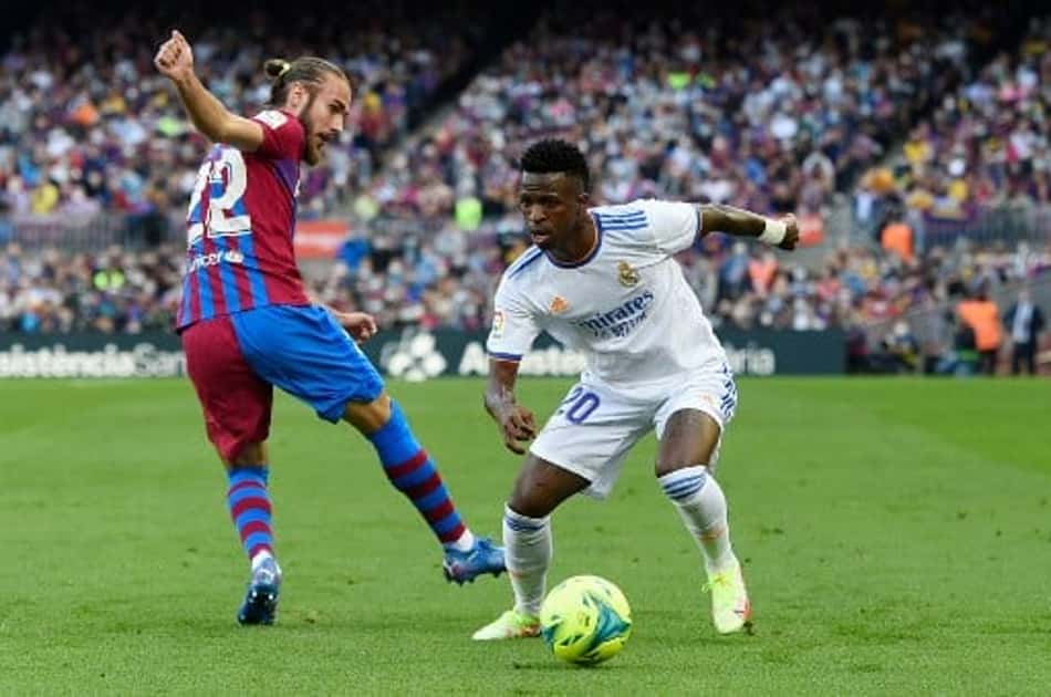 Courtois elogia partida de Vinícius Júnior contra o Barcelona