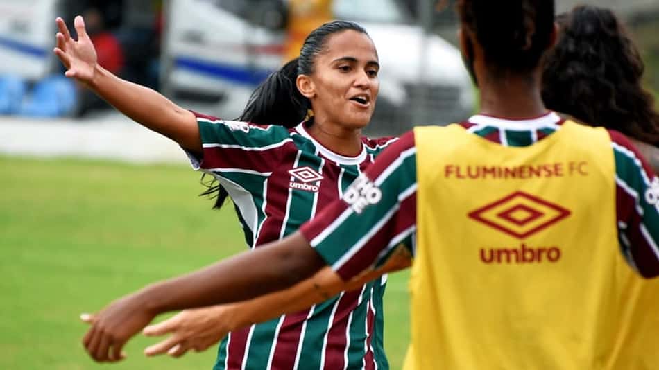 Em jogo com pancadaria e quatro expulsas, Fluminense vence Boavista e segue 100% no Carioca Feminino