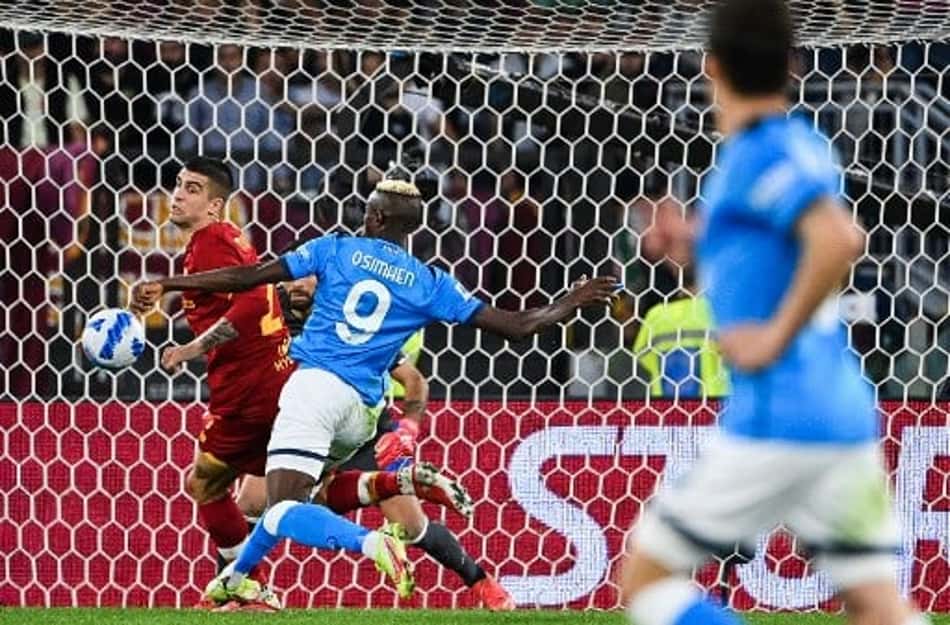 Napoli perde 100% de aproveitamento, mas segue na liderança do Campeonato Italiano