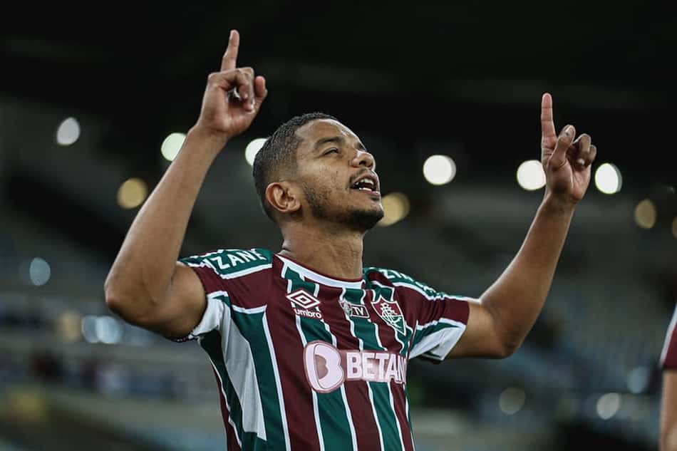 David Braz exalta seu bom momento no Fluminense e reforça a força do grupo: 'Trabalho bem feito'