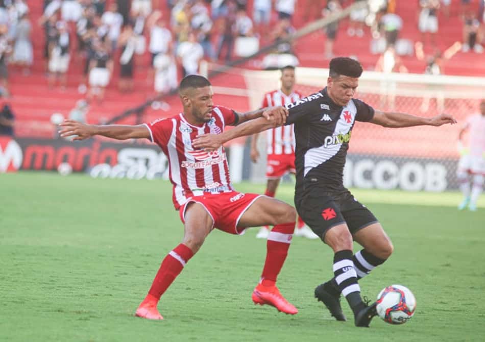 Vasco marca dois gols, mas Náutico empata e dificulta reação dos cariocas na Série B do Brasileirão