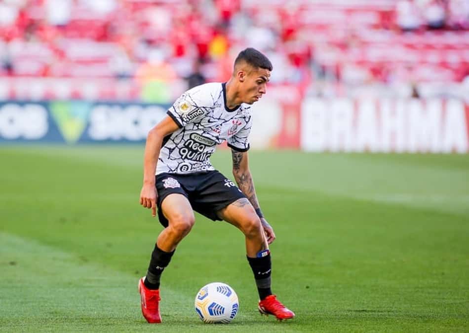 Gabriel Pereira lamenta empate no fim, mas valoriza a reação do Corinthians: 'Força para virar'