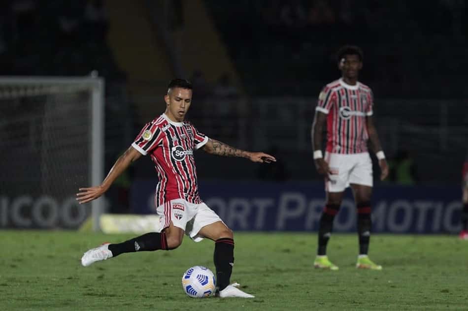 Após um mês, Igor Vinícius retorna ao São Paulo; veja estatísticas do lateral contra o Red Bull Bragantino
