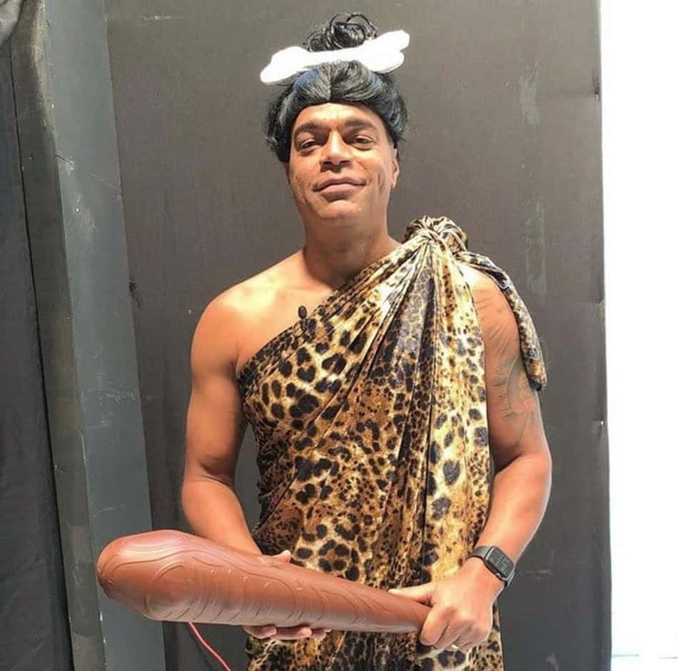 Que isso, Denílson? Ex-jogador se veste de Pedrita por causa do Corinthians; entenda
